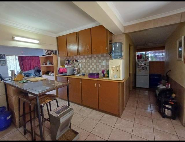 5 BEDROOM HOUSE FOR SALE IN CLAREMONT